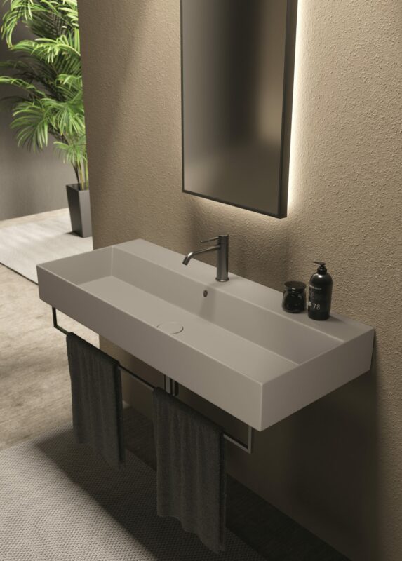 Ambiente-SPY-particolare-lavabo-101×46-grigio-scaled-e1674747724141