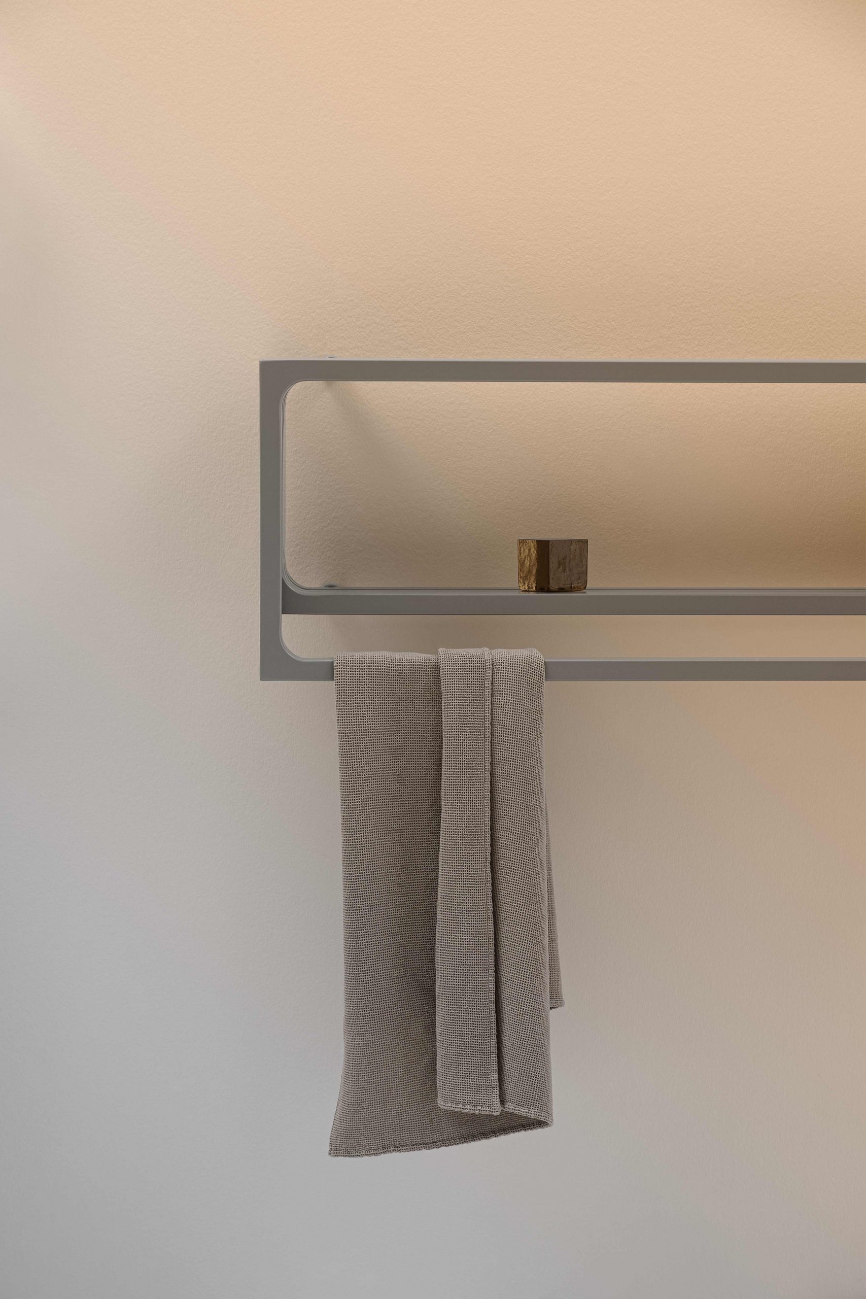 2.-sfondo-72-dpi-MONTECARLO_TUBES_DESIGNBOOK_PH.BEPPEBRANCATO_ADSTUDIOMILO_LR0003-scaled